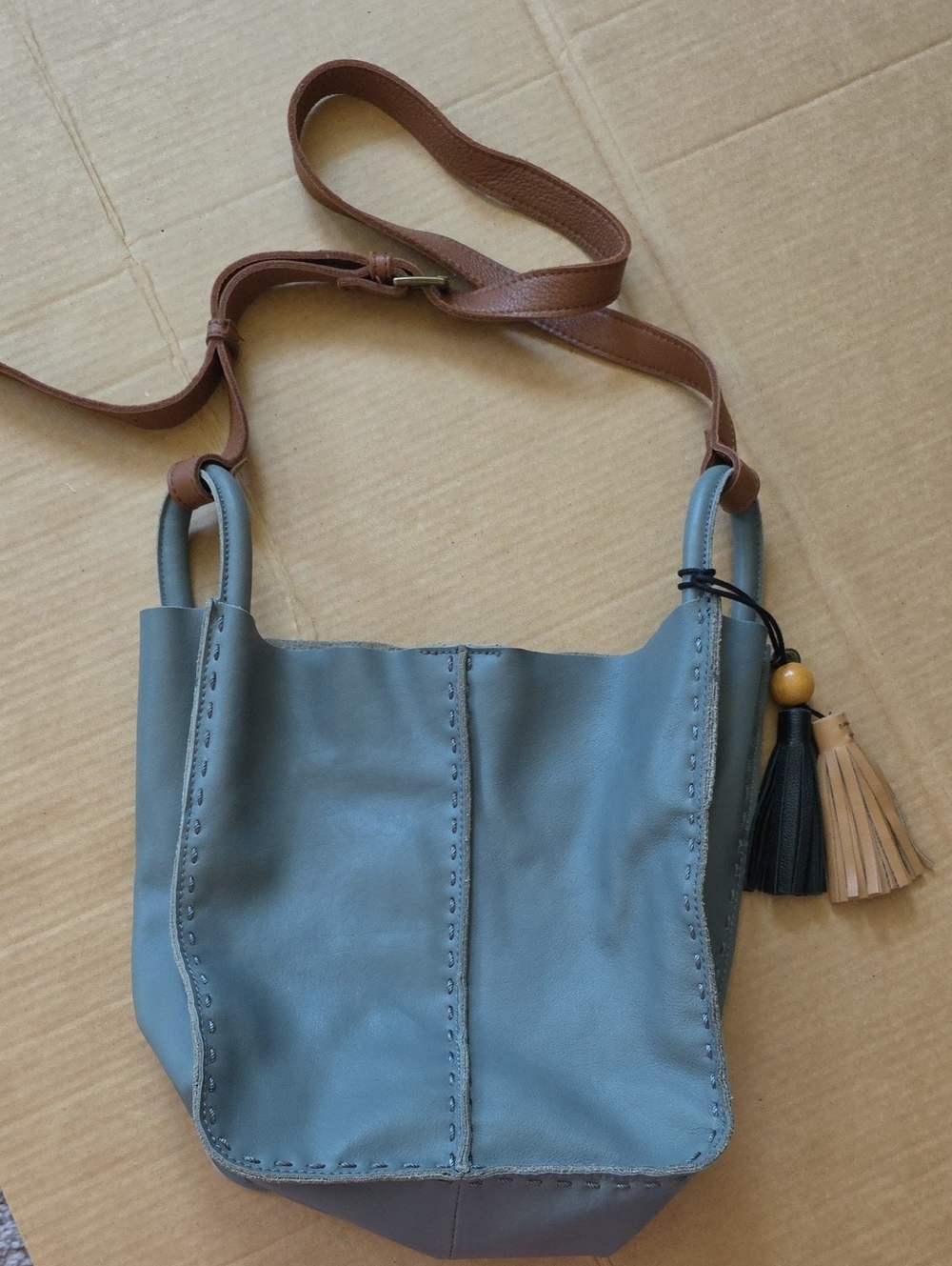 The Sak Loz Feliz small gray slouchy leather purse